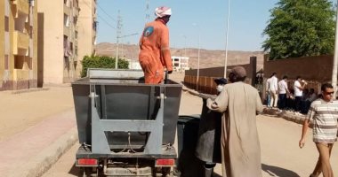 صور.. استمرار حملات النظافة بشوارع مدينة كلابشة بأسوان