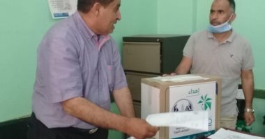  تسليم 400 كمامة طبية للعاملين بالتعليم بمدينة الشيخ زويد بشمال سيناء 