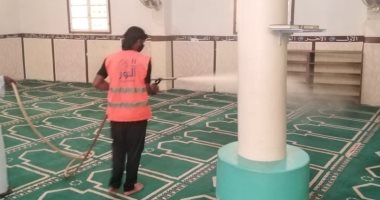 تطهير وتعقيم 31 مسجد بمدينة سفاجا استعدادا لاستقبال المصلين غدا.. صور