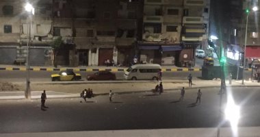 قارئ يشارك بصور لشباب يلعبون الكرة بطريق محور المحمودية متجاهلين إجراءات الوقاية