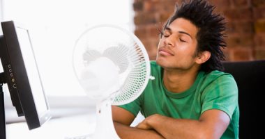 وفر فلوسك.. حيل مختلفة لتبريد الغرفة بأقل التكاليف