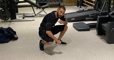 تحضيرات قوية من الداخل الجيم.. كريم بنزيما يستغل وقته فى رفع لياقته البدنية "صورة"