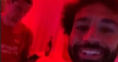 فرحة لا تنتهى.. محمد صلاح يرقص فى احتفاله مع لوفرين بلقب الدورى.. فيديو