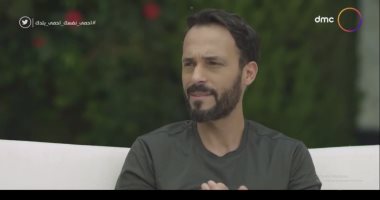 الوسط الفنى ينقسم على نفسه حول يوسف الشريف بسبب "البوس والأحضان"