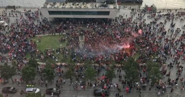تجمع جماهير ليفربول للمرة الثانية للاحتفالات.. ومخاوف من انتشار كورونا