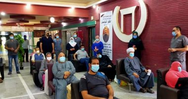 مستشفى قنا العام يعلن تعافى وخروج 15 حالة جديدة من مصابى كورونا.. صور