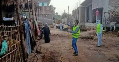 أهالى قرية المريس والحاجر بمحافظة الأقصر يطهرون الشوارع ضد فيروس كورونا
