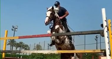 أحمد السقا يستعرض مهاراته فى الفروسية بعد فك الحظر على أنغام أفريكانو.فيديو