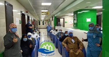 خروج 13 حالة شفاء من فيروس كورونا فجراً بمستشفى إسنا للحجر الصحى.. صور