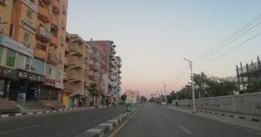 شاهد.. نظافة شوارع الخارجة وخلوها تماما من القمامة فى آخر ساعة حظر