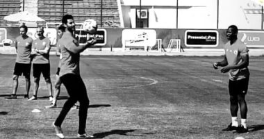 وصلة تدريب خاصة بين الشناوى وأليو ديانج على هامش مران الأهلي
