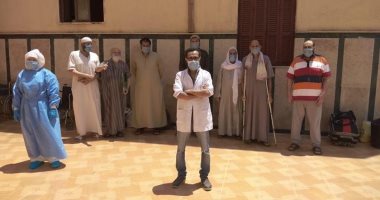 خروج 8 متعافين من فيروس كورونا بحميات بنى سويف.. صور