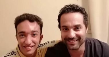 كريم فهمي يدعم عبد الرحمن وحيد بعد تعرضه للتنمر: نورتنى يا صاحبى
