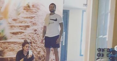 رجعنا الجيم ..أحمد الفيشاوي فى أحدث ظهور له مع زوجته .. صور
