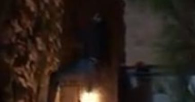أحمد العوضى يتسلق الجدران فى فيديو جديد من كواليس "شديد الخطورة"