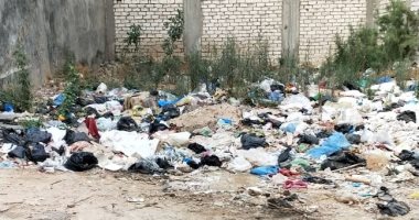 قارئ يشكو تراكم القمامة وعدم وجود صناديق بحى العجمى الكيلو 21 الاسكندرية