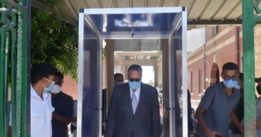 تركيب بوابات تعقيم بمجمع المحاكم والمصالح ومستشفيات الإيمان بأسيوط