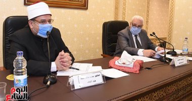 اللجنة الدينية بالبرلمان توافق نهائيا على قانون هيئة الأوقاف.. الوزير مناشدا المجلس لسرعة حسمه: "يصب فى صالح الوطن".. مختار جمعة: إيرادات الهيئة تجاوزت 1,5 مليار.. والمساجد ستزيد الوعى وفتحها للصلاة يوم عيد