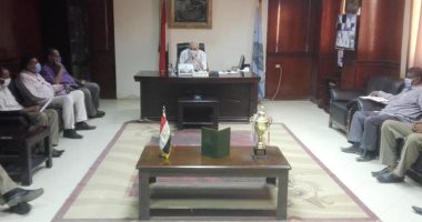 صور.. رئيس مدينة إسنا يكلف بشن حملات على المقاهى يومياً لمتابعة مدى التزامها