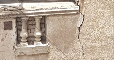قارئ يشكو من ظهور تصدعات بشرفات عقار مجاور لمسكنه بسيدى بشر الإسكندرية