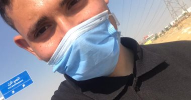 "محمد" من القليوبية يشارك صورته وهو يرتدى الكمامة التزاما منه بالإجراءات الوقائية