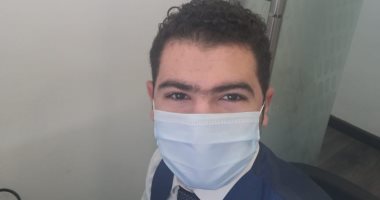 "عبدالفتاح" يشارك صورته خلال ارتداء الكمامة من شرم الشيخ 