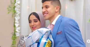 محمد عبد الغني مدافع الزمالك يسترجع ذكريات خطوبته بصورتين