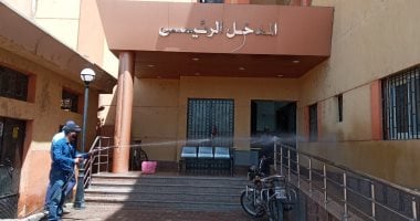 صور.. مدينة الأقصر تواصل تعقيم المستشفى العام للعزل ومدارس الثانوية العامة