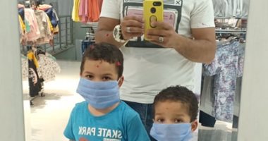 صورتك بالكمامة.. "محمد" يشارك بصورته وأطفاله ملتزمين بالإجراءات الوقائية 
