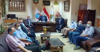 طب بنها يتابع تطبيق الإجراءات الاحترازية خلال امتحانات الدراسات العليا