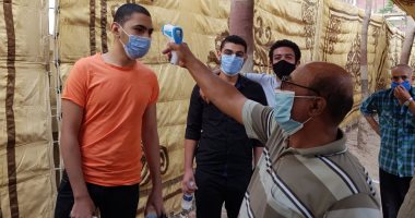   فحص الطلاب قبل دخولهم لجان إمتحانات الثانوية العامة بالشرقية