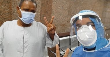 صور.. خروج 3 حالات جديدة من مستشفى الأقصر العام بعد تعافيهم من كورونا