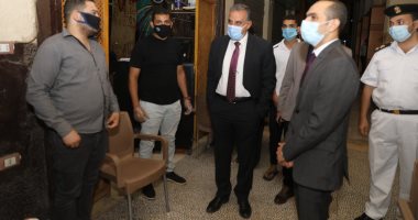 محافظ سوهاج الكافيهات والمقاهى ويشدد على الالتزام بالإجراءات الإحترازية
