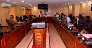 محافظ أسيوط يبحث سبل إعادة تشغيل مصنع أسمنت التعمير وزيادة الاستثمارات