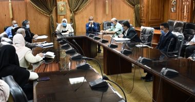 رئيس جامعة القناة تؤكد على ضرورة الالتزام بالإجراءات الاحترازية