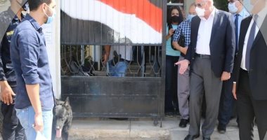 محافظ جنوب سيناء يتفقد الإجراءات الإحترازية والتعقيم للطلاب.. صور 