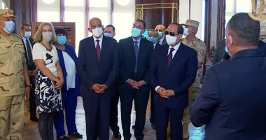 الرئيس السيسي يتفقد قصر البارون بعد افتتاحه ويستمع لشرح حول إعادة الترميم