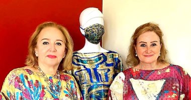 صور.. أناقة وحماية ورسالة.. حكاية الماسك الفرعونى لوزيرة الهجرة.. الكمامة الفرعونية مبادرة للتشكيلية رندة فؤاد ومصممة الأزياء جهاد بدراوى.. هدفها توعية المواطنين بضرورة ارتداء الماسكات والارتباط بهويتنا المصرية