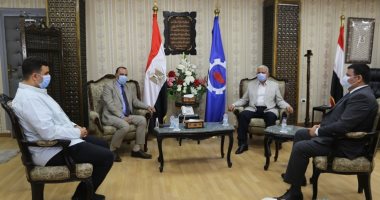 محافظ السويس يتابع مع رئيس المحكمة الإجراءات الاحترازية بالمحاكم
