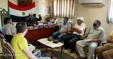 رئيس مركز بني عبيد بالدقهلية يناقش علاج ضعف المياه والكهرباء
