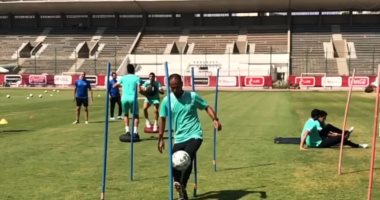 شاهد.. وصلة استعراض مهارات لوليد سليمان وأليو بادجى فى مران الأهل
