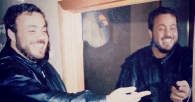 هتفضل ضحكتك قدام عينى.. إيمى طلعت زكريا تستعيد ذكرى والدها بصورة من شبابه