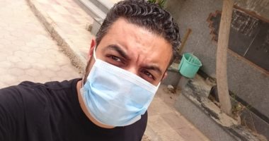 "أشرف" من المنيا يشارك صورته خلال ارتداء الكمامة التزاما بالإجراءات الوقائية 