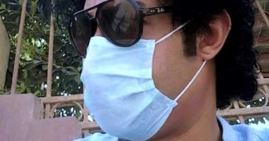 "أحمد" من بنى سويف يشارك صورته خلال ارتداء الكمامة التزاما بإجراءات الوقاية