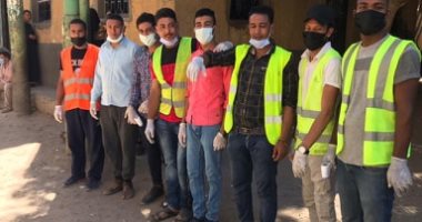 للحد من انتشار فيروس كورونا.. شباب قرية قصير بقنا يعقمون المساجد