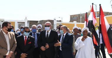 محافظ قنا يفتتح محطة رفع الصرف الصحى الفرعية بالشوينة (صور)