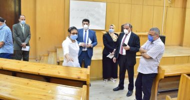 صور.. رئيس جامعة بنى سويف يتفقد استعدادات الكليات لامتحانات طلاب السنوات النهائية