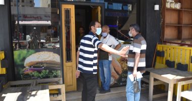 صور .. حملات موسعة على المقاهى لمتابعة الإجراءات الوقائية لمواجهة كورونا بمطروح