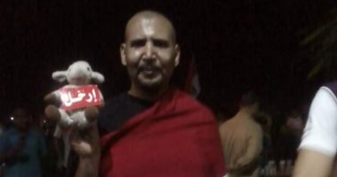 صورتك فى 30 يونيو.. "ابراهيم" كان يجوب شوارع بنها بلافتة ارحل