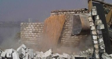 "حماية النيل بالأقصر" تنفذ 5 قرارات إزالة بالبر الغربى فى 24 ساعة